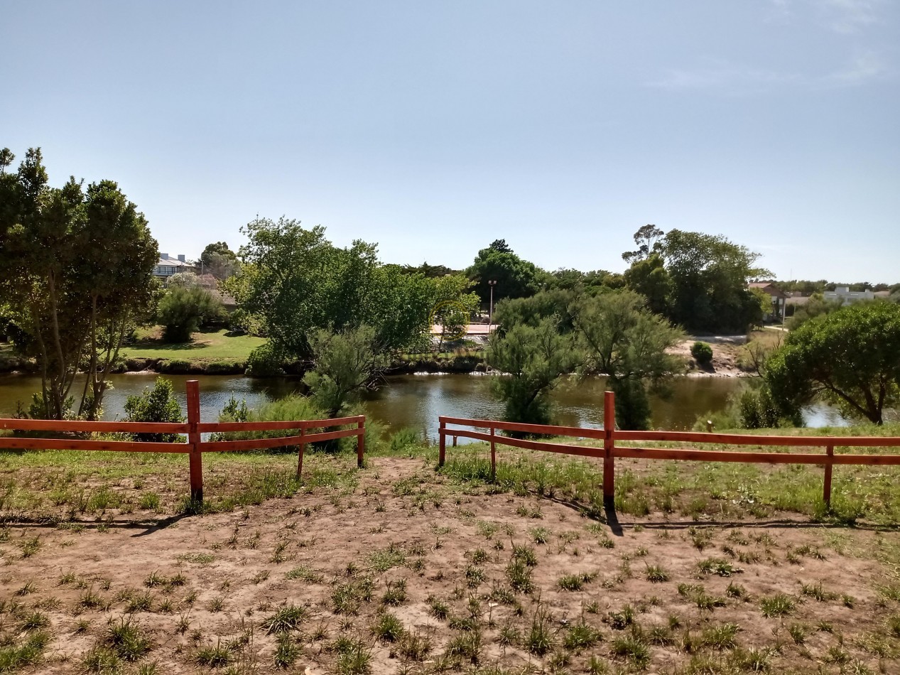 Venta propiedad enfrente al paseo del arroyo en Dunamar!!.