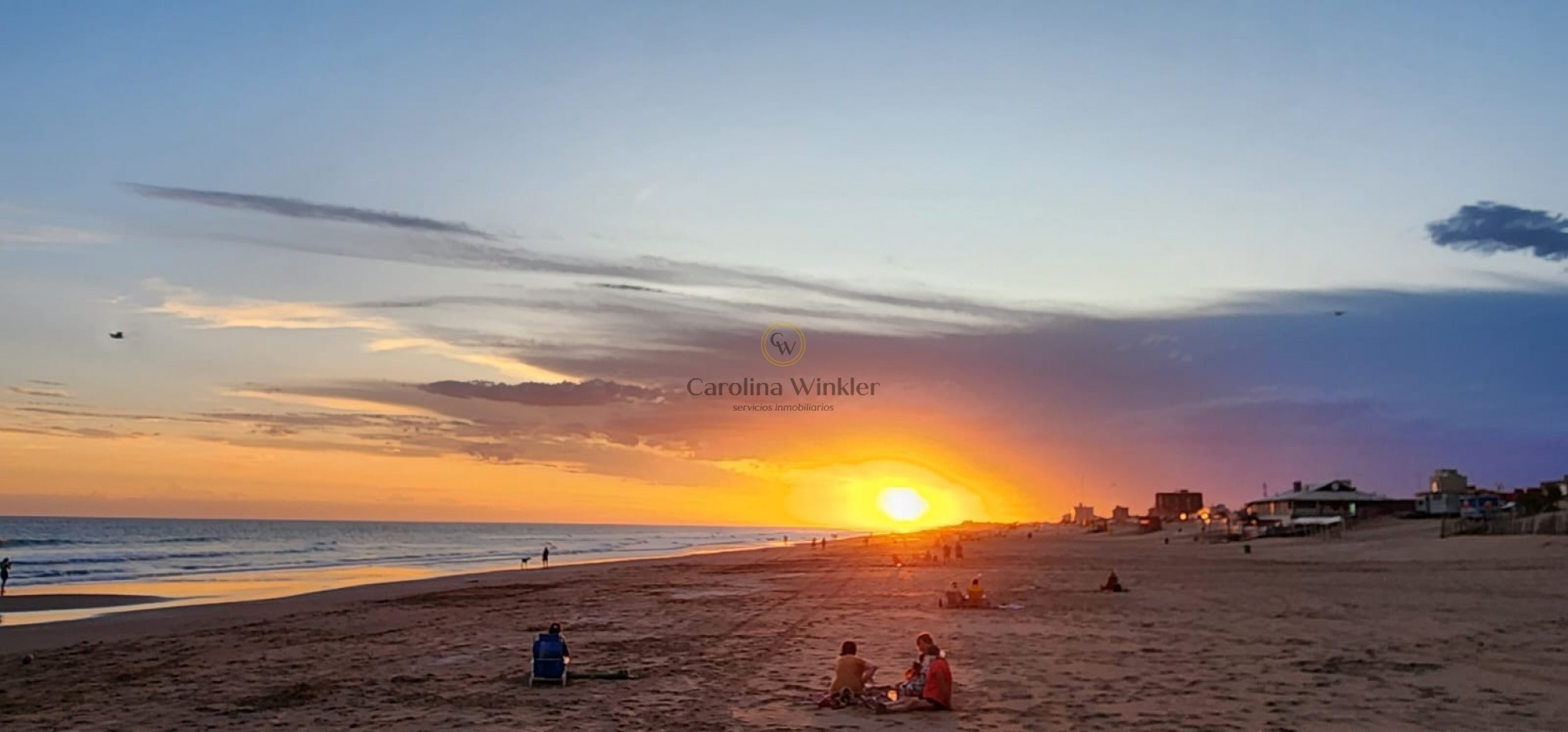 Lote a metros del mar.